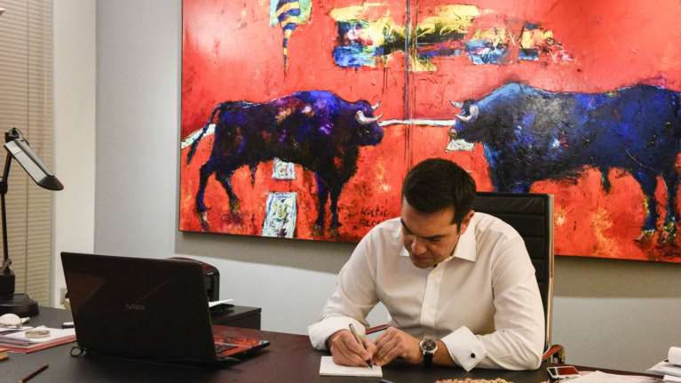 Οι χειρόγραφες ευχές Τσίπρα στους πολιτικούς αρχηγούς: δείτε την κάρτα