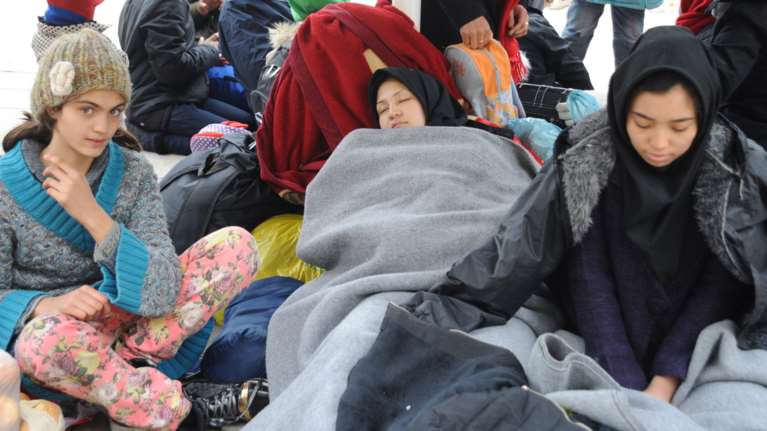 Στο έλεος του ψύχους χιλιάδες πρόσφυγες και μετανάστες
