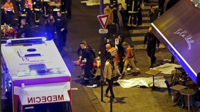 Αποκάλυψη: Εστελναν SMS πριν ανατιναχθούν οι καμικάζι στο Παρίσι