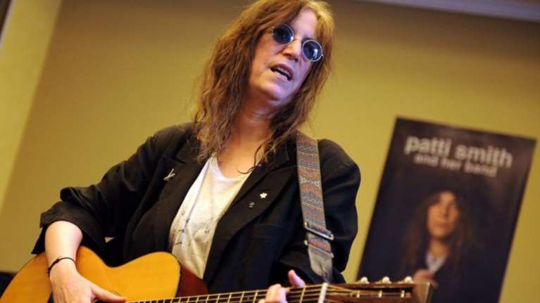 Πάτι Σμιθ: Οι ρόκερ δεν μεγαλώνουν ποτέ