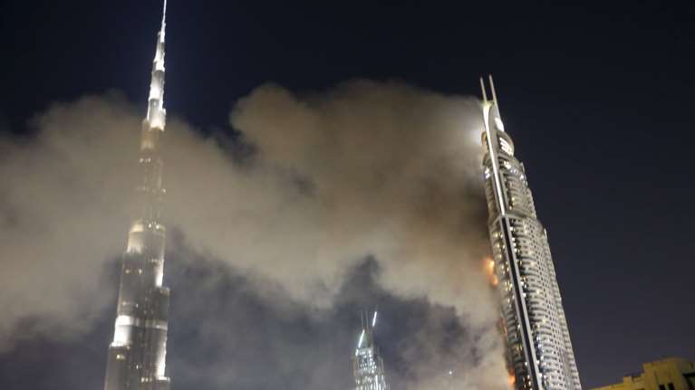 Πως άντεξε ο ουρανοξύστης που λαμπάδιασε στο Ντουμπάι