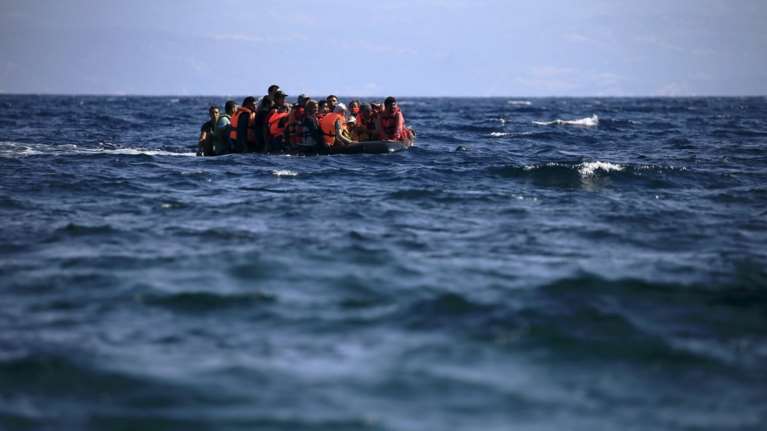 Σώθηκαν 50 μετανάστες ανοιχτά των Οινουσσών
