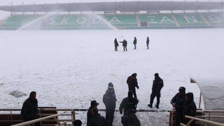 Ακυρώθηκε ο αγώνας Ξάνθης-ΠΑΟΚ λόγω χιονιού στο γήπεδο