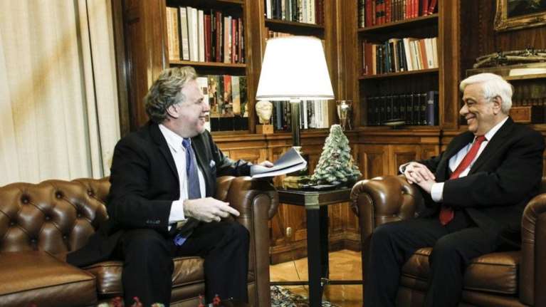 Νέες συντάξεις, επικουρικές και το ΕΚΑΣ στο «κουρείο»