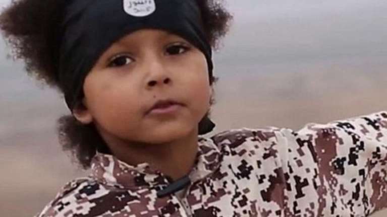 «Είναι ο εγγονός μου», λέει ο παππούς του μικρού τζιχαντιστή-βίντεο