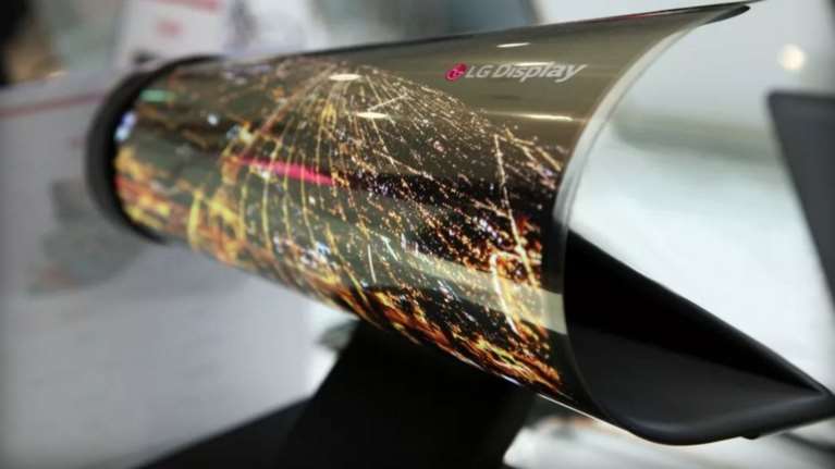 Αυτή η οθόνη των 18 ιντσών διπλώνεται σαν εφημερίδα