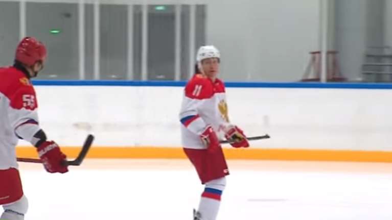 Στο χόκεϊ το έριξε ο ρώσος πρόεδρος Πούτιν- βίντεο