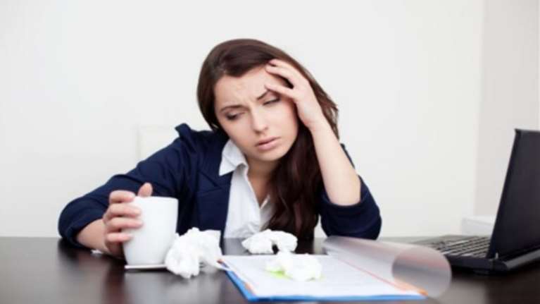 Bloomberg: Πως να μην αρρωστήσετε στη δουλειά