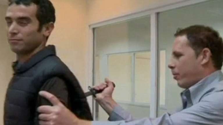 Μαχαίρωσαν ισραηλινό ρεπόρτερ που δοκίμαζε προστατευτικό γιλέκο