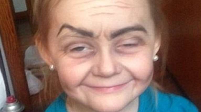 Πόσο χρονών είναι αυτή η γιαγιά;