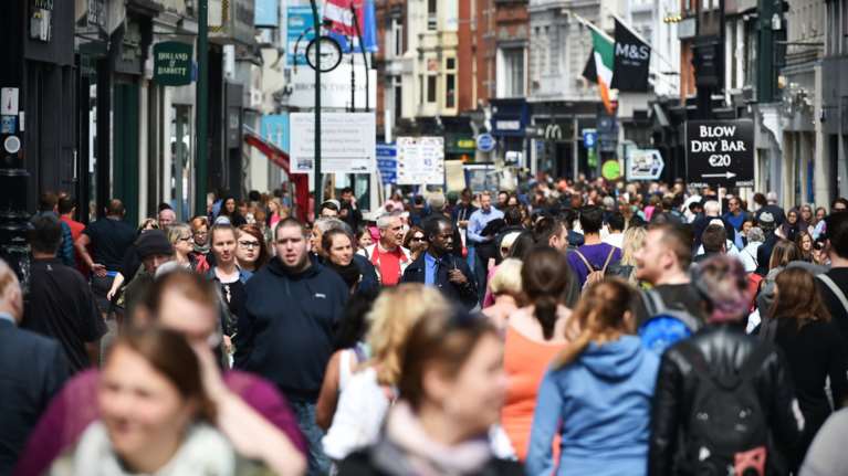 Η Ιρλανδία αποχαιρετά την οικονομική κρίση