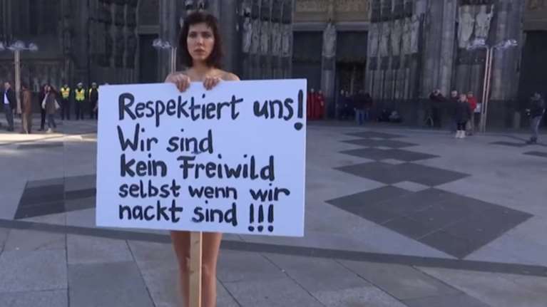 Κολωνία: Γυμνή διαμαρτυρία μπροστά σε Εκκλησία για τις επιθέσεις