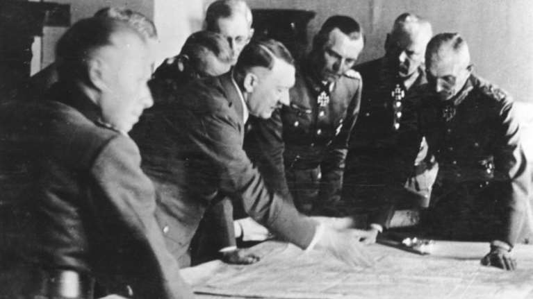 Ο Χίτλερ δεν αυτοκτόνησε, αλλά διέφυγε μέσω Ελλάδας!