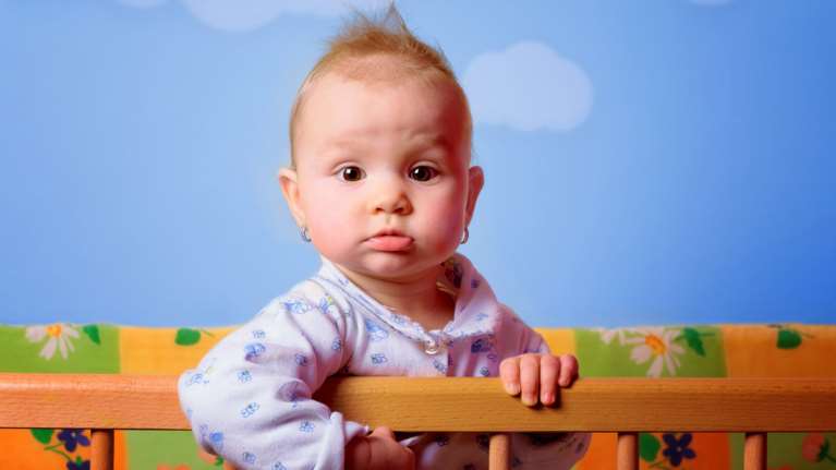 Η ζωή των παιδιών που δεν περνούν το βράδυ στο σπίτι τους, αλλά σε σταθμούς