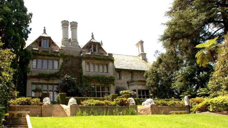 Πωλείται η βίλα του «βασιλιά» του Playboy Χιού Χέφνερ στο Λος Άντζελες
