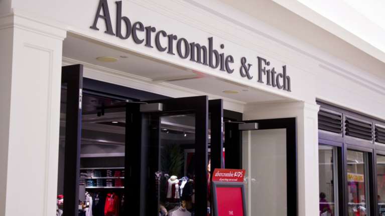 Οι ατελείωτες μεταμορφώσεις της Abercrombie εδώ και 114 χρόνια
