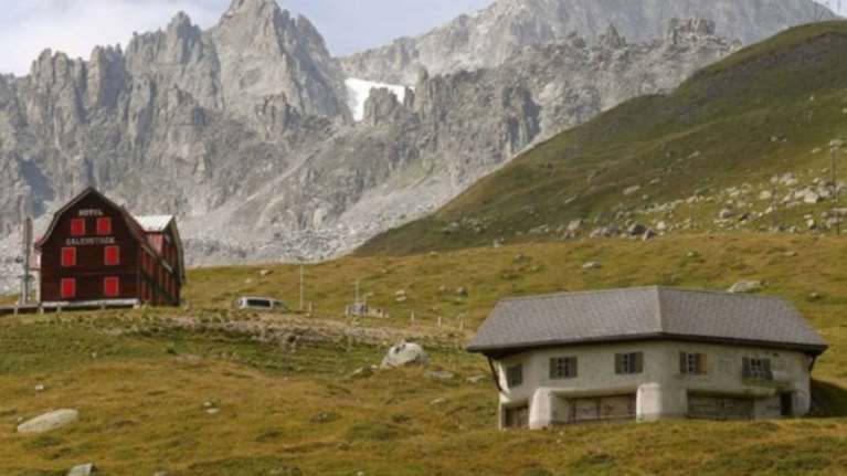 Στην Ελβετία ακόμη και τα οχυρά του στρατού μοιάζουν με ειδυλλιακά σαλέ