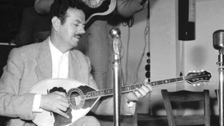 Ένα αφιέρωμα στον Τσιτσάνη, τον «Θεόφιλο της λαϊκής μουσικής»