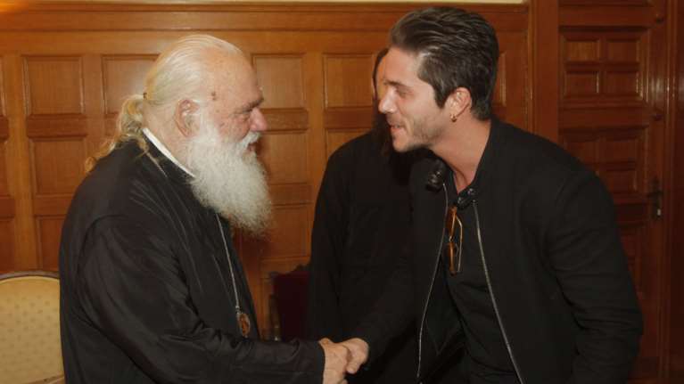 Στον Ιερώνυμο πήγε ο Νίκος Οικονομόπουλος για να πάρει την ευχή του!