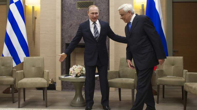 Ο Παυλόπουλος κάλεσε τον Πούτιν να έρθει στην Ελλάδα μέσα στο 2016