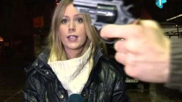 Live τρόμος: Βγήκε πιστόλι σε ζωντανή σύνδεση- VIDEO