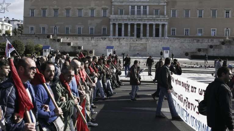 Το Μαξίμου απέναντι σε κύμα κοινωνικής διαμαρτυρίας