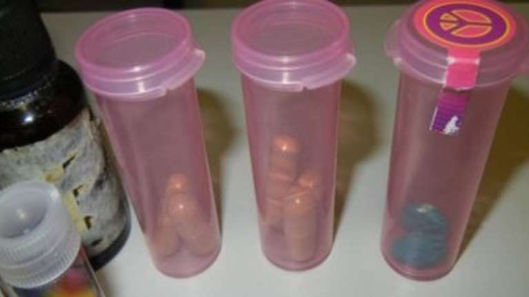 Χρυσές μπίζνες... με ματζούνια χασισέλαιου