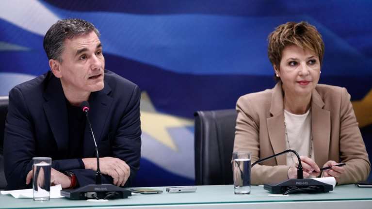 Η κυβέρνηση ζητεί «εξηγήσεις» από ΔΝΤ για τις διαρροές