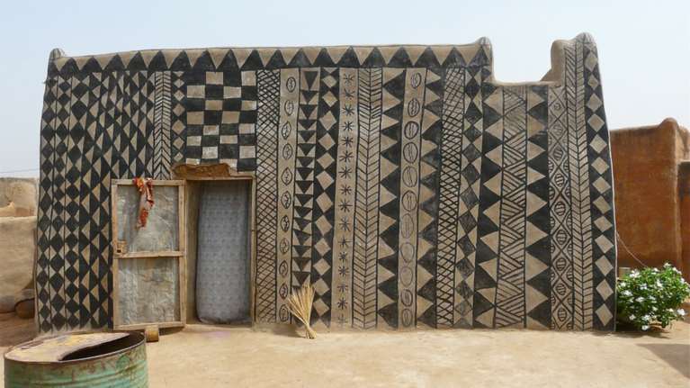 Τα σπάνια και περίτεχνα σπίτια σε ένα χωριό της Μπουρκίνα Φάσο
