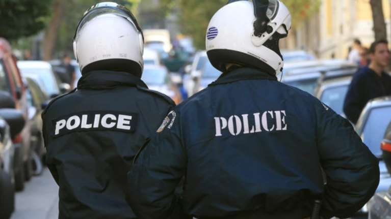 Αγριο πιστολίδι στο Πέραμα μεταξύ αντιπάλων οικογενειών