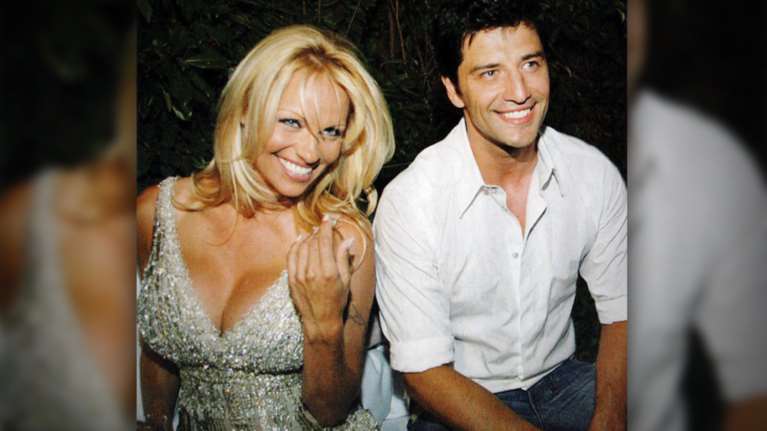 Πάμελα Αντερσον: Το τετ-α-τετ με τον Σάκη και τα 12ποντα στην Ακρόπολη