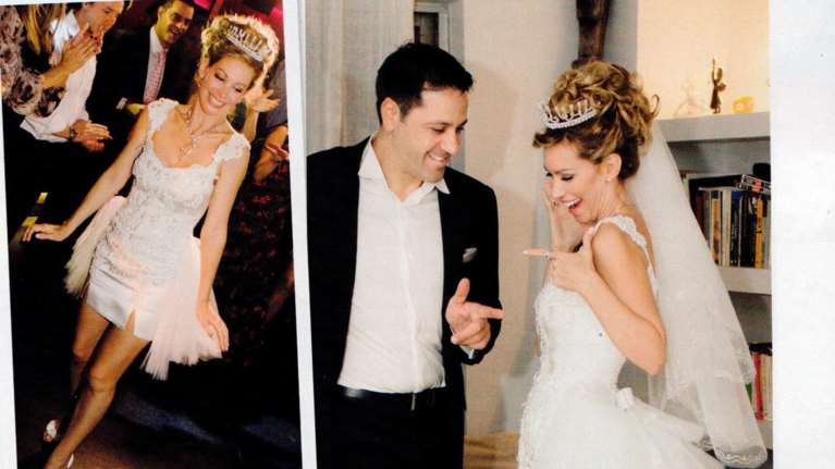 Αριελ Κωνσταντινίδη: Παντρεύτηκε με σούπερ μίνι στα 44