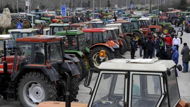 Αγροτικός ξεσηκωμός - Αντιμέτωποι με ΜΑΤ και χημικά