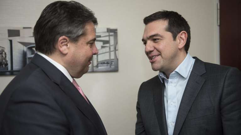 Συνομιλίες Ζιγκμαρ Γκάμπριελ - Τσίπρα στο Νταβός
