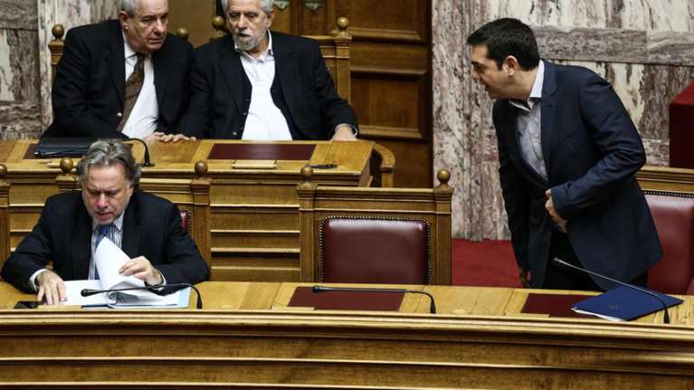 Κρίση στο Μαξίμου από την εξέγερση για το ασφαλιστικό