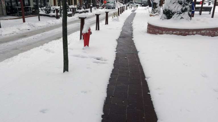 Η ελληνική πόλη που «δεν μασάει» από το χιόνι