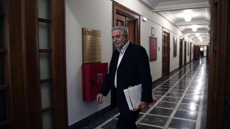 «Μισόλογα» Δρίτσα στους ναυτεργάτες για την πώληση του ΟΛΠ