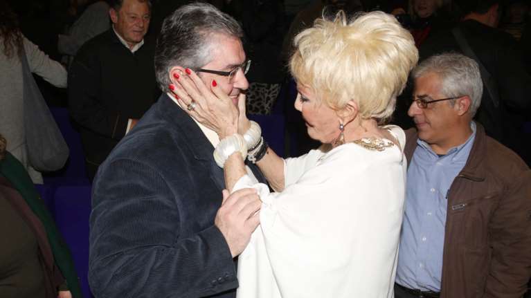 Ο Δ.Κουτσούμπας αγαπά την τέχνη &amp; τη Ζωή Λάσκαρη!