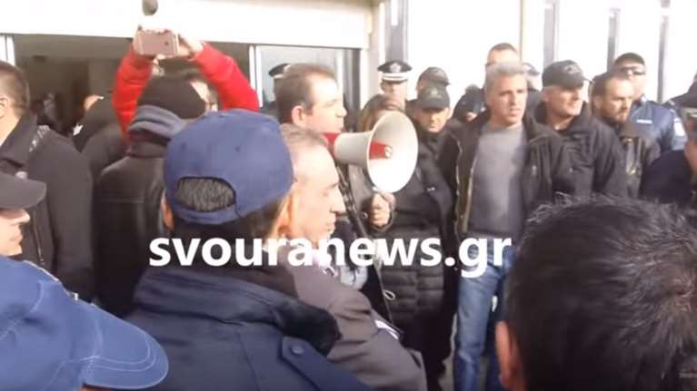 Τα έψαλλαν σε βουλευτές του ΣΥΡΙΖΑ στην Καστοριά(video)