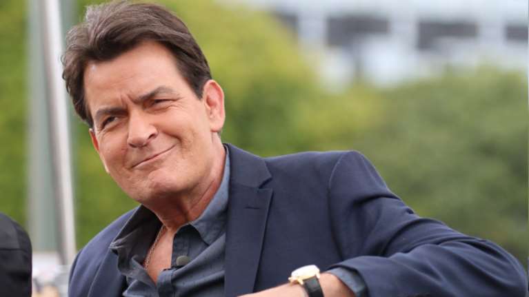 Ο Τσάρλιν Σιν απειλεί να σκοτώσει την κόρη του