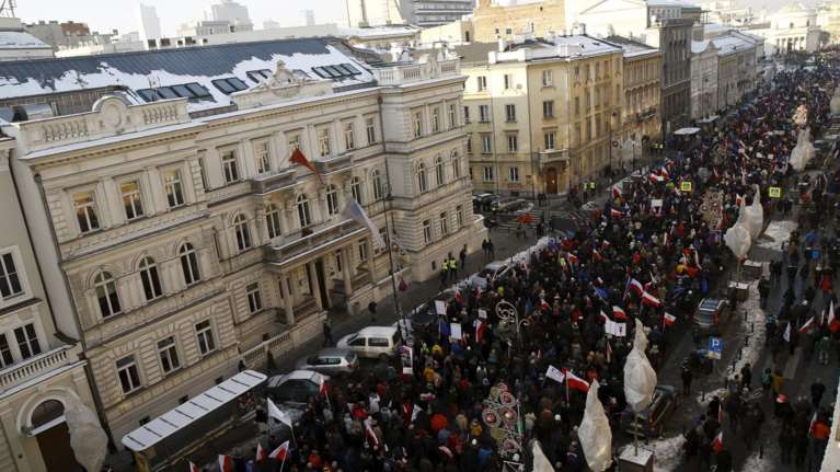 Στους δρόμους χιλιάδες Πολωνοί κατά της συντηρητικής κυβέρνησης