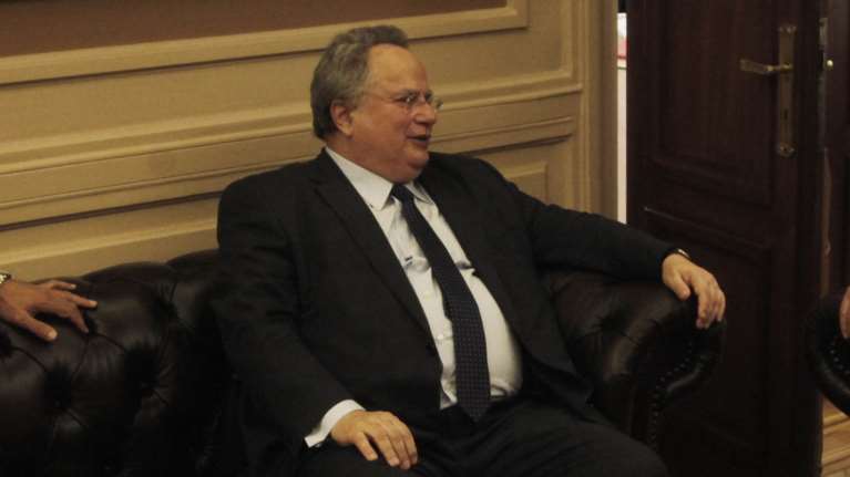 Επίθεση κατά Κοτζιά στο Βερολίνο: «Είσαι αχαρακτήριστος»