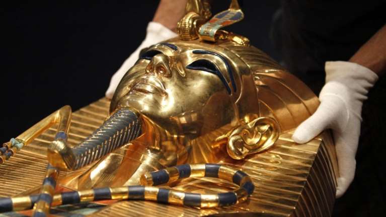 Δίωξη σε υπαλλήλους του Μουσείου που έσπασαν τη μάσκα του Τουταγχαμών