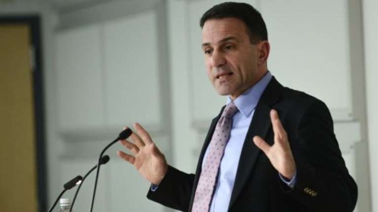 Λαπαβίτσας στον Guardian: Ο Τσίπρας πούλησε την ψυχή του για την εξουσία