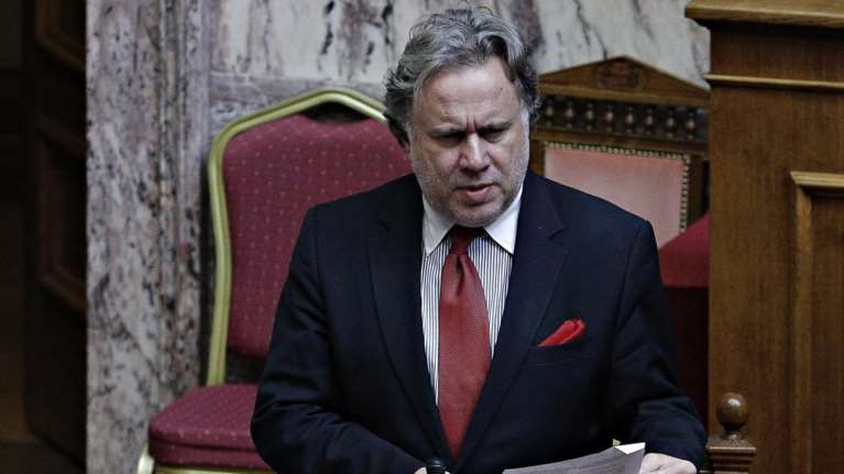 Το κίνημα της γραβάτας διχάζει Τσίπρα και Κατρούγκαλο