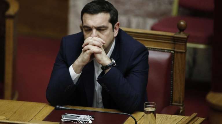 Liberation: Το κερί που έσβησε ο Τσίπρας μοιάζει με δυναμίτη