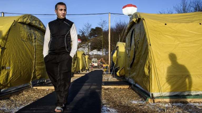 H Δανία ψηφίζει το νόμο-αίσχος  για τους μετανάστες
