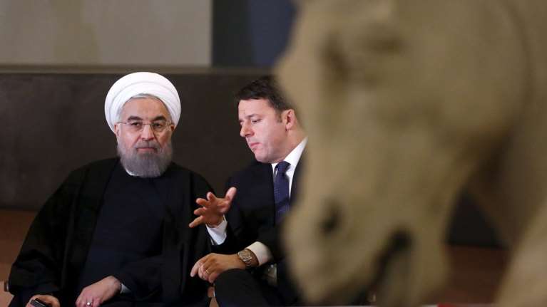 Κάλυψαν τα γυμνά αγάλματα για χάρη του Ιρανού προέδρου