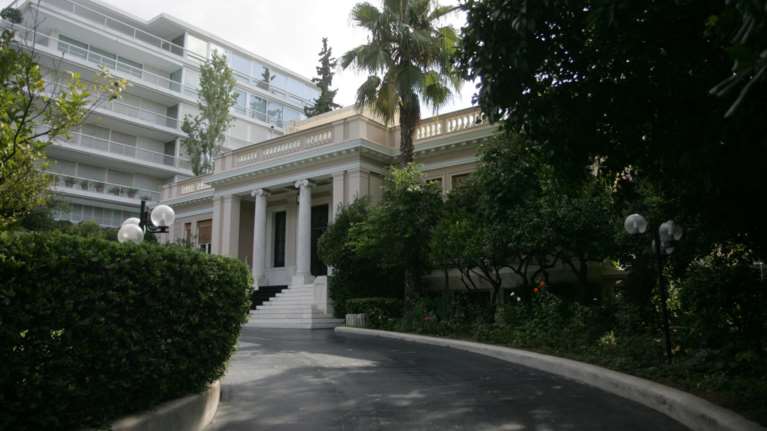 Απάντηση Μαξίμου στον Κυριάκο, αλλά με...non paper