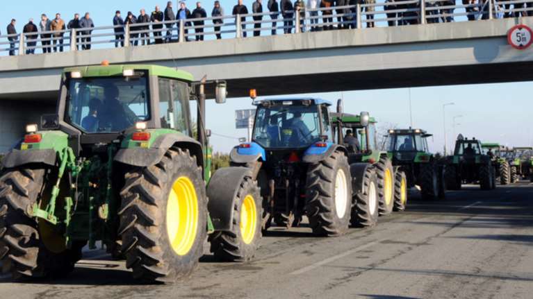 «Απόβαση» των αγροτών με τα τρακτέρ στη Θεσσαλονίκη
